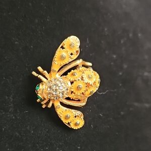 Joan Rivers Classic Collection Bee Brooch Pin Yellow Sunflowers Green Eyed